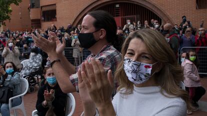 Pablo Iglesias y Yolanda Díaz, el pasado viernes durante un acto de campaña en el barrio de Vallecas (Madrid).