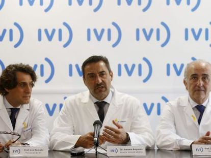 Los responsables del IVI Jos&eacute; Remoh&iacute;, Antonio Requena y Antonio Pellicer.