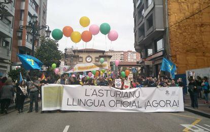 Manifestació a favor de l'oficialitat de l'asturià, a l'abril.
