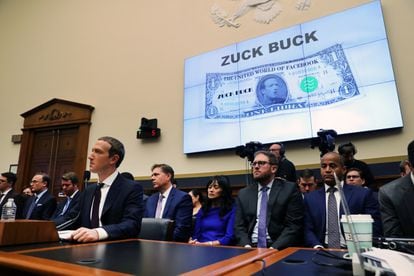 Marck Zuckerberg testifica ante el comité de Servicio Financieros de la Cámara de Representantes, en Washington el 23 de octubre de 2019.