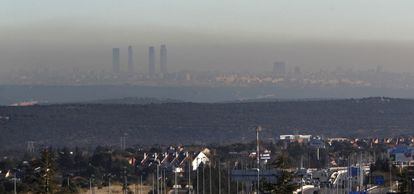 Contaminación sobre Madrid vista desde Torrelodones.