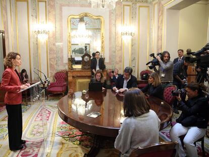 La presidenta del Congreso, Meritxell Batet, compareciendo en rueda de prensa.