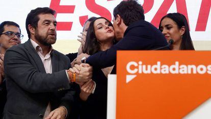 El líder de Ciudadanos, Albert Rivera, y la cabeza de lista por Barcelona, Inés Arrimadas, durante la valoración electoral del partido celebrada esta noche en Madrid. 
