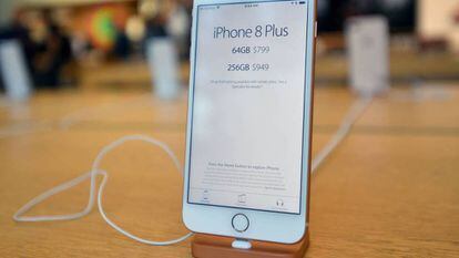 El iPhone 8 Plus en la tienda de Apple de San Francisco. En vídeo, comparativa del iPhone 8 con el iPhone 8 Plus.