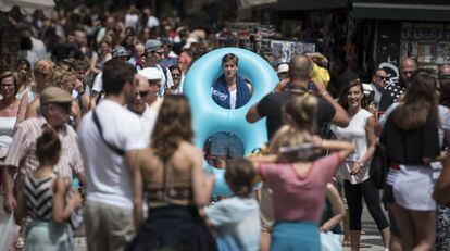 Turistas en La Rambla de Barcelona.