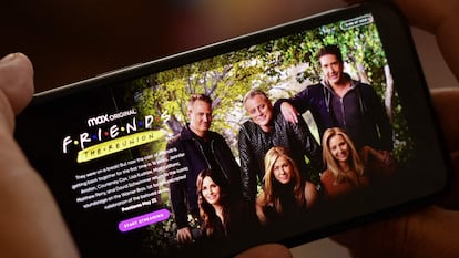 Una reunión especial de la comedia televisiva más famosa de todos los tiempos, seis actores con aspecto muy diferente y un teléfono móvil: la tormenta perfecta para el juicio en Twitter.
