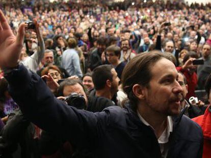 El secretario general de Podemos, Pablo Iglesias, y la candidata en Andaluc&iacute;a Teresa Rodr&iacute;guez, en el mitin celebrado en el palacio de Congresos de Sevilla.