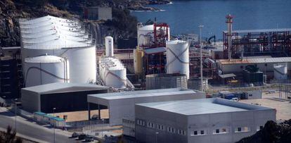Una de las plantas de biodiésel en el puerto exterior de Ferrol