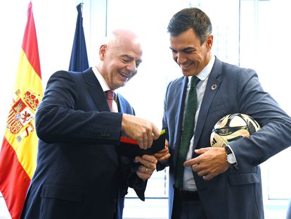 Pedro Sánchez y Giovanni Infantino, en una imagen del 20 de septiembre de la cuenta de X (antes Twitter) del presidente del Gobierno.