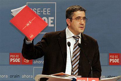 El secretario general del PSE-EE, Patxi López, durante su intervención en el V Congreso del PSE-EE en Bilbao.