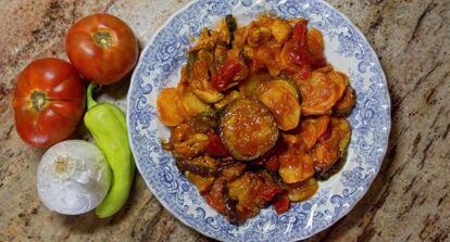 El tumbet es un plato por s&iacute; solos, &uacute;nico, m&aacute;s agradecido por la compa&ntilde;&iacute;a o el linajes de algo bueno, o enriquecidos con alimentos de cuchillo.