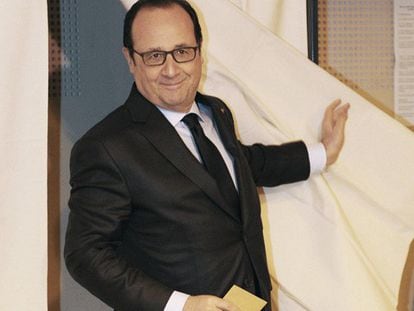 Marine Le Pen i Hollande voten a les locals franceses.