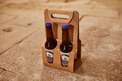 La Fundación Rioseco se financia con aportaciones ciudadanas, campañas de micromecenazgo y pequeños artículos de elaboración propia. En la imagen, la cerveza artesanal que fabrican y comercializan, una bebida que contribuye a poner en el mapa el nombre del monasterio y la región.