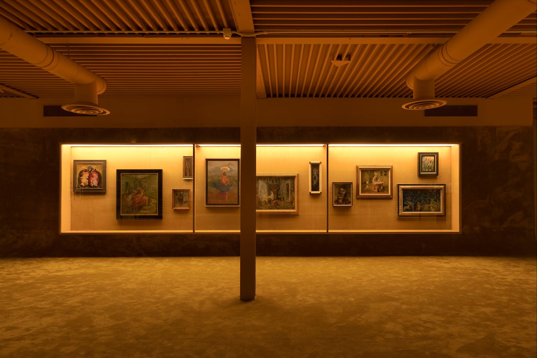 Sala dedicada a las mujeres surrealistas, con obras de Leonora Carrington, Dorothea Tanning y Remedios Varo, en la actual Bienal de Venecia. 