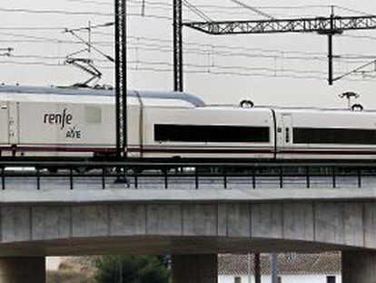 Viaje inaugural del tren de alta velocidad a Valencia en diciembre de 2010.