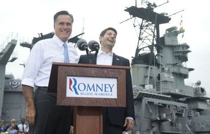 Romney y Ryan, al anunciar la elecci&oacute;n de este &uacute;ltimo a la vicepresidencia, en Norfolk.