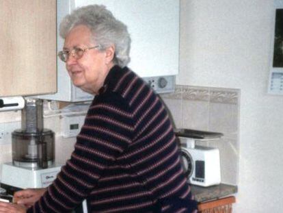 Imagen de una pensionista en su hogar.