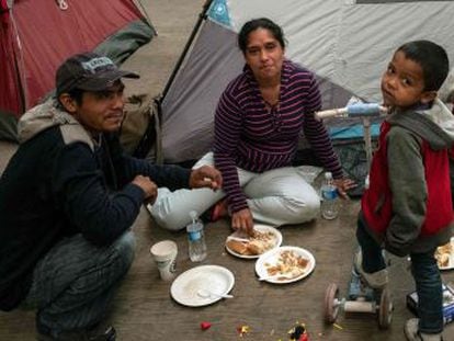 Los solicitantes de asilo en EE UU tendrán que esperar su caso en territorio mexicano. El Gobierno de López Obrador acepta darles  visas humanitarias  mientras esperan