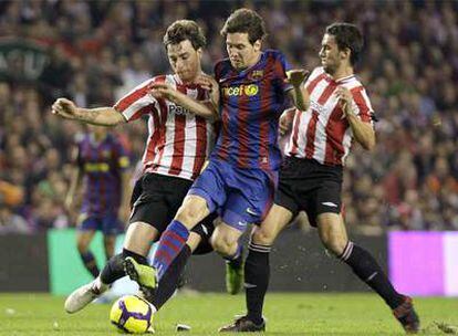 Amorebieta y Ustaritz emparedan a Messi.
