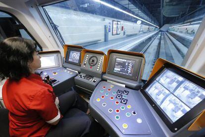 Interior d'un tren a la nova Estació del Nord de Terrassa.