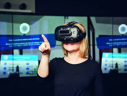 Así funciona la herramienta de realidad virtual que ha desarrollado Accenture para enseñar conocimientos específicos de puestos de trabajo en la era digital.