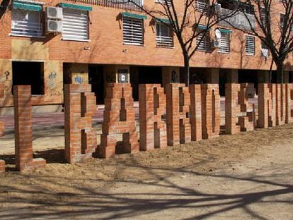 Monumento en el barrio de Palomeras Bajas (Madrid) dedicado a los vecinos que han luchado por mejorar sus barrios.