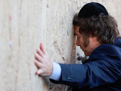 El presidente de Argentina, Javier Milei, este martes en el Muro de las Lamentaciones de Jerusalén.