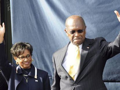 Herman Cain y su esposa Gloria, en el acto en Georgia.