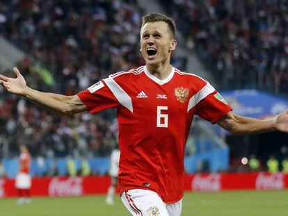Denis Cheryshev celebra su gol a Egipto.