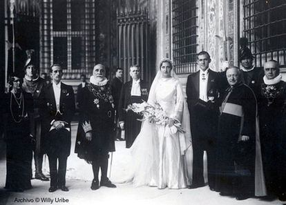 Imagen de la boda de don Juan de Borbón y María de las Mercedes de Borbón-Dos Sicilias el 12 de octubre de 1935 en la basílica de santa María de los Ángeles y los Mártires en Roma.