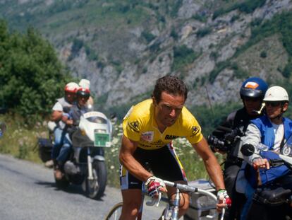 Bernard Hinault, líder al ataque, antes de sufrir una pájara en Superbagnères en el Tour de 1986.