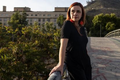 Ximena Jara, periodista y profesora de comunicación política en Chile. Autora del libro "Fantasmas de palacio" en la comuna de Providencia, en Santiago, Chile.
