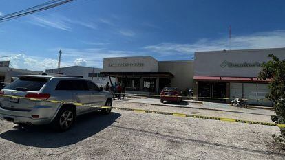 La sucursal de Starbucks donde fue asesinado el empresario David González, en Tulum, Estado de Quintana Roo.