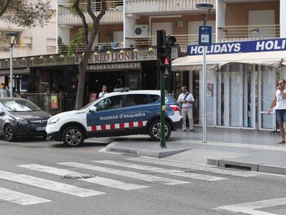 Un coche de los Mozos en Salou.