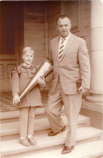 Aribert Heim, Doctor Muerte, en 1961 con su hijo Rüdiger el día en que comenzaba el colegio en Baden Baden (Alemania).