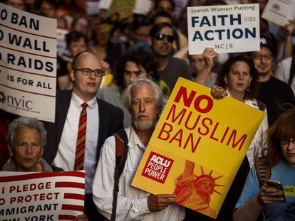 Protestas en Estados Unidos tras la decisión del Tribunal Supremo de respaldar el veto migratorio de Trump.
