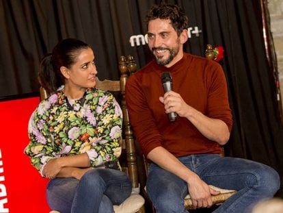 Inma Cuesta y Paco Le&oacute;n, durante la presentaci&oacute;n de la serie &#039;Arde Madrid&#039;.