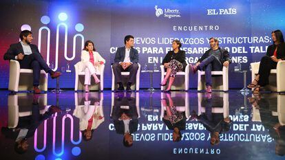 De izquierda a derecha: Pedro Zuazua (EL PAÍS), Carmen Alonso (Visa), Juan Miguel Estallo (Liberty seguros), Susana Entero (Kellogg's), Jorge Barrero (Cotec)
 y Silvia Leal (experta en transformación digital).