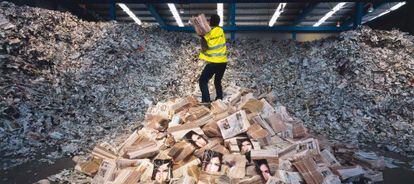 Cada espa&ntilde;ol recicla una media de 14,7 kilos de papel y cart&oacute;n al a&ntilde;o. 