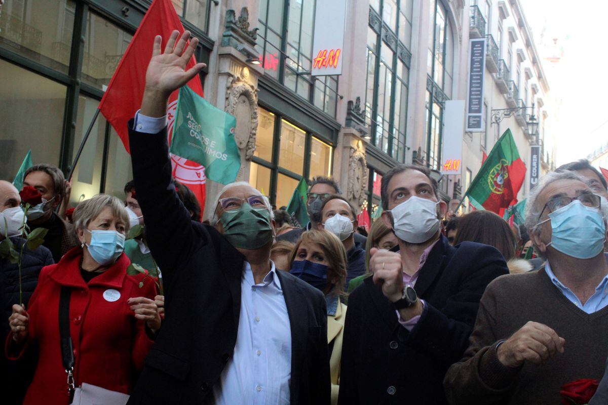 Socialistas e conservadores chegam empatados às eleições em Portugal |  Internacional