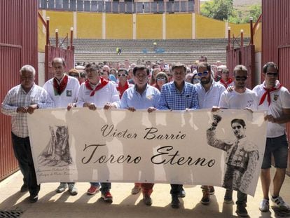 El patio de cuadrillas de la plaza de toros de Cu&eacute;llar (Segovia) se llama desde hoy &#039;V&iacute;ctor Barrio&#039;.