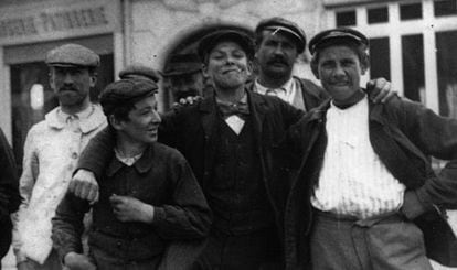 Fotografía de jóvenes apaches.