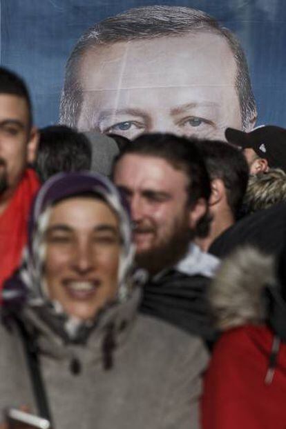 Cartel de Erdogan en Colonia, en 2018.