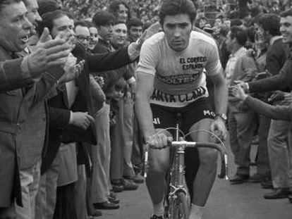 Eddy Merckx en Torrelavega durante la Vuelta a Espa&ntilde;a de 1973.