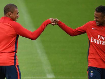 Mabppe y Neymar en su primer entrenamiento juntos con el PSG. 