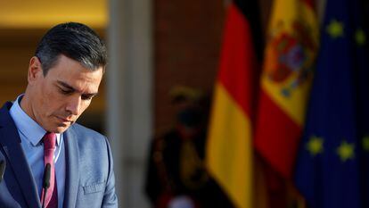 El presidente del Gobierno, Pedro Sánchez, tras su reunión en el Palacio de la Moncloa con Olaf Scholz, este lunes, en la Moncloa.