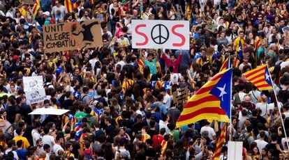 Manifestaci&oacute;n de estudiantes en la plaza de Catalunya de Barcelona, esta semana, en protesta por la violencia policial. 