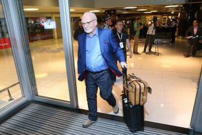 El experto en ciberseguridad Richard Clarke, a su llegada al congreso en Ereván.