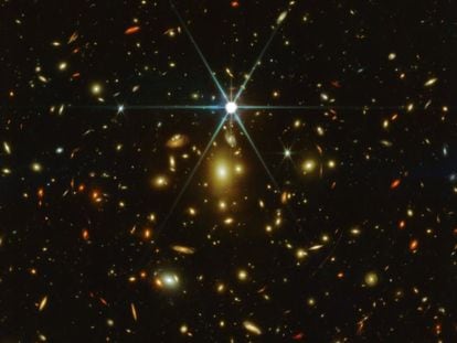 Observación de la estrella Earendel con el telescopio 'James Webb'.