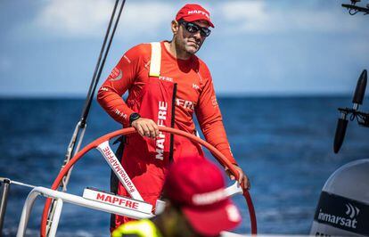 Xabi Fernández a bordo del Mapfre.